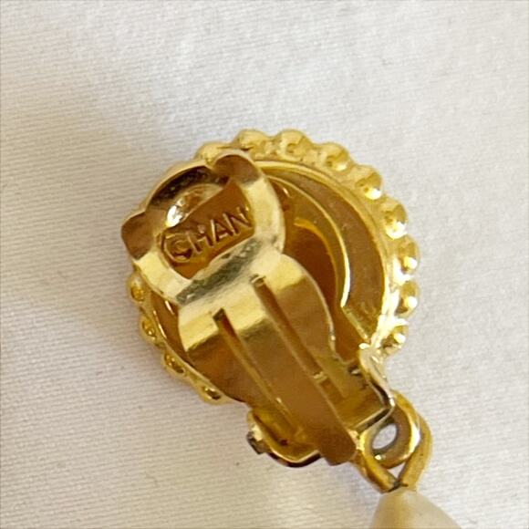 CHANEL Vintage 80s Clover Enamel Faux Pearl Clip On Earrings Collection 26 COA - Picture 9 of 12